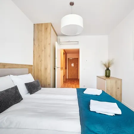 Jantaris Przy Plazy מיילנו